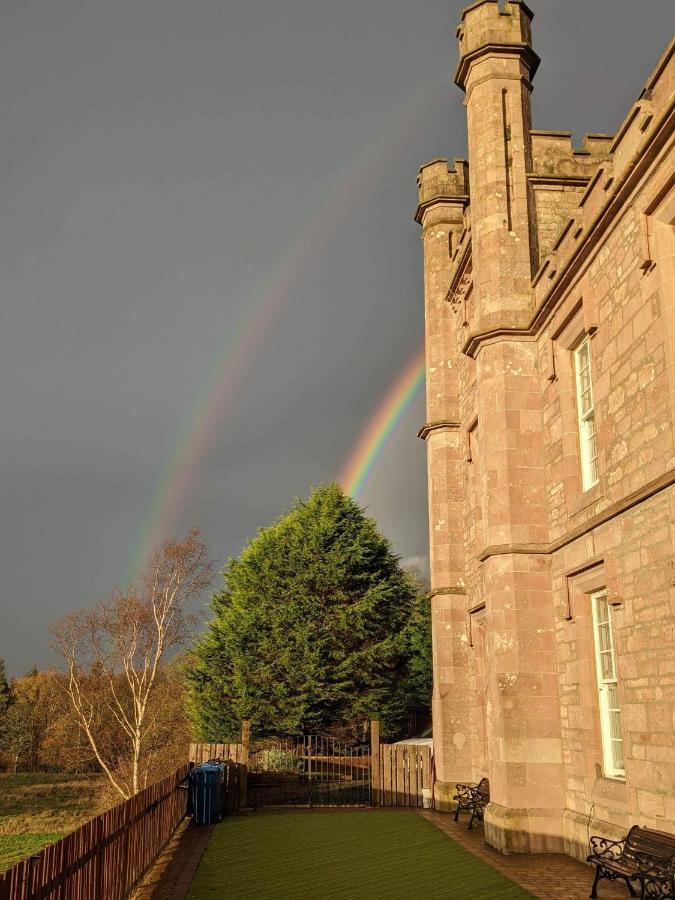 Langhouse Castle Bed And Breakfast Inverkip Exterior photo