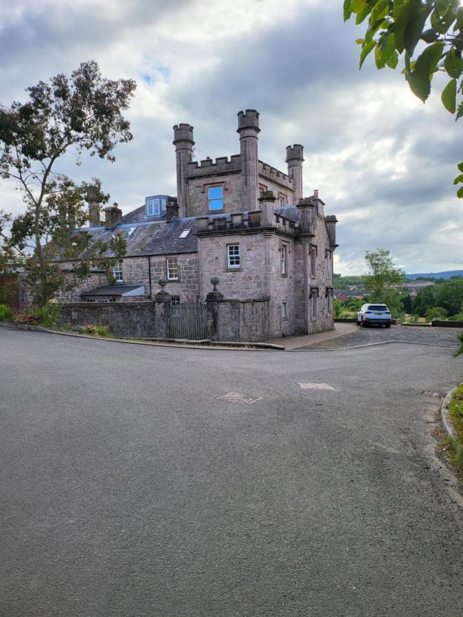 Langhouse Castle Bed And Breakfast Inverkip Exterior photo