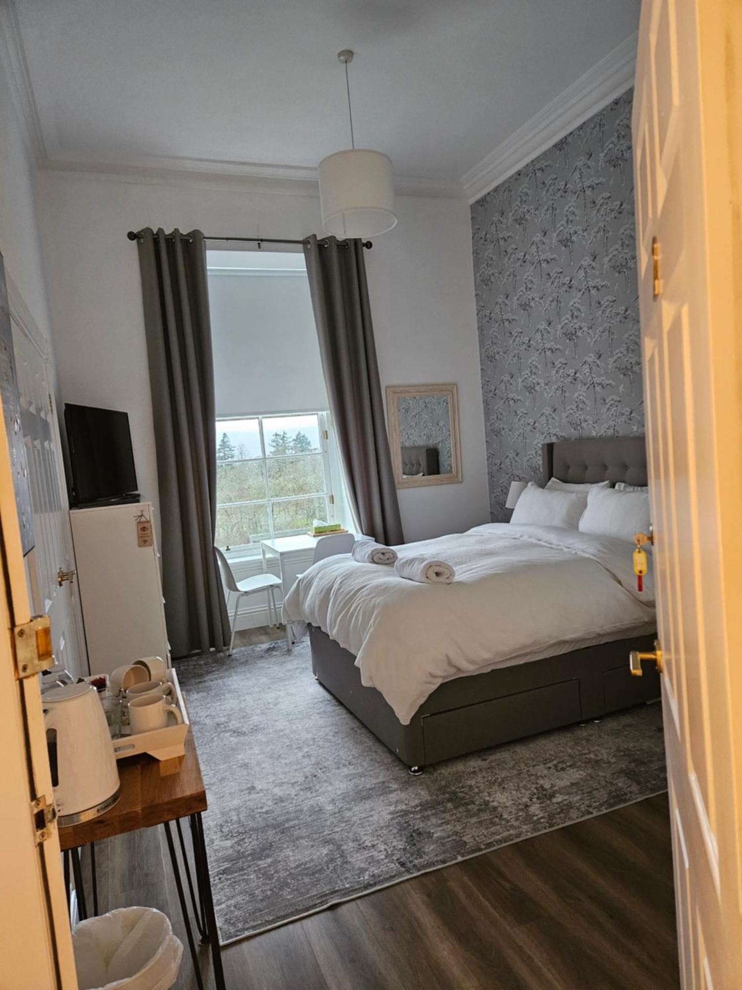 Langhouse Castle Bed And Breakfast Inverkip Exterior photo